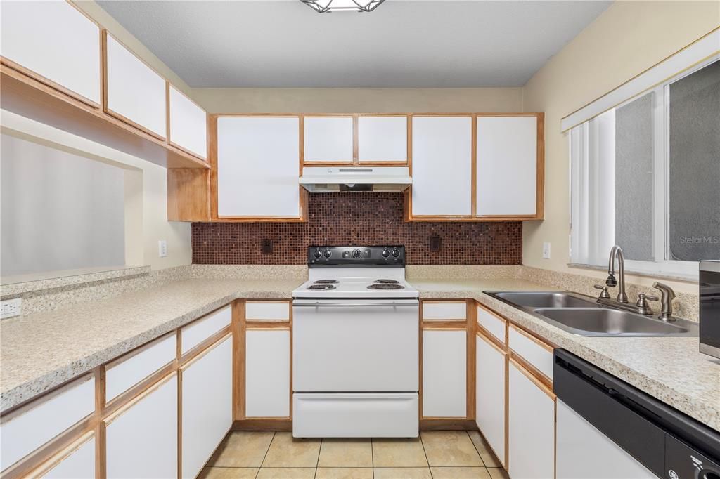 На продажу: $214,990 (2 спален, 2 ванн, 1490 Квадратных фут)