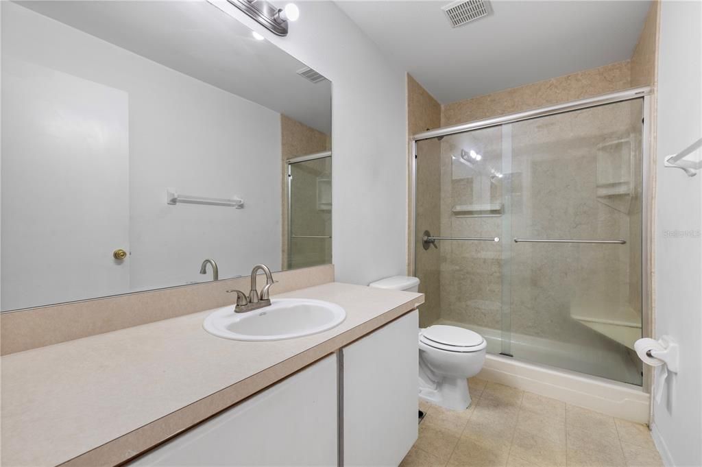 На продажу: $214,990 (2 спален, 2 ванн, 1490 Квадратных фут)