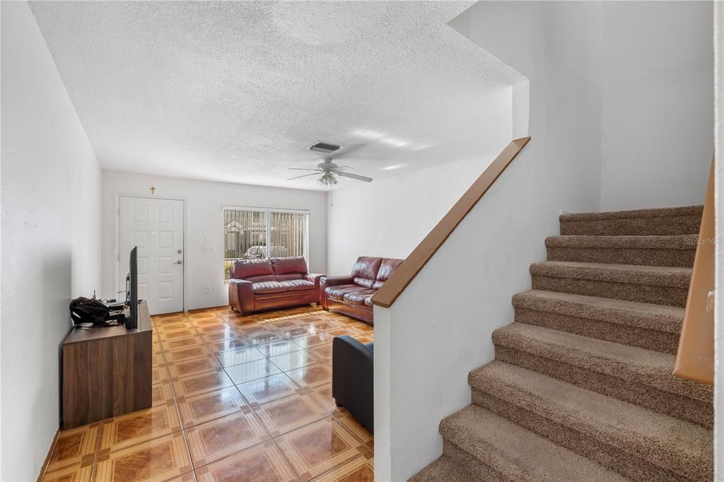 На продажу: $214,990 (2 спален, 2 ванн, 1490 Квадратных фут)
