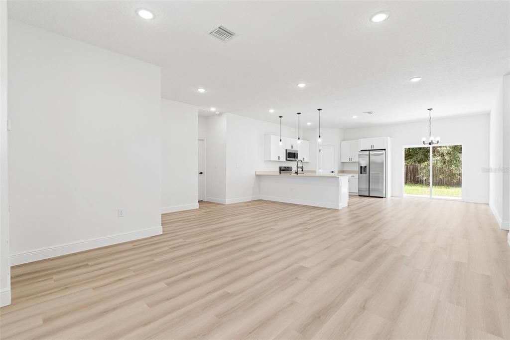 На продажу: $309,900 (4 спален, 3 ванн, 1865 Квадратных фут)