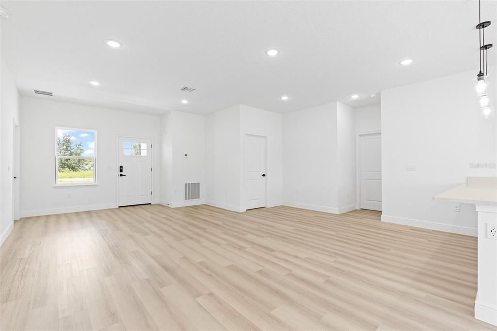 На продажу: $309,900 (4 спален, 3 ванн, 1865 Квадратных фут)