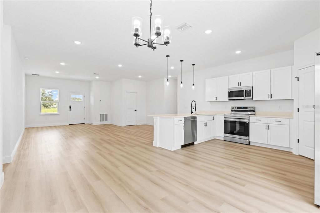 На продажу: $309,900 (4 спален, 3 ванн, 1865 Квадратных фут)