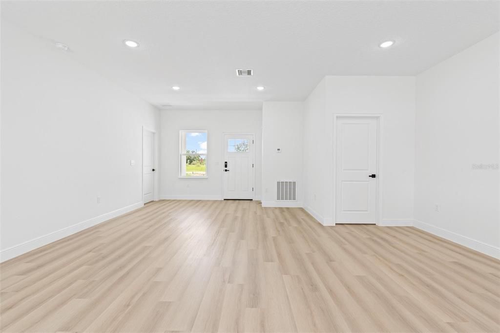 На продажу: $309,900 (4 спален, 3 ванн, 1865 Квадратных фут)