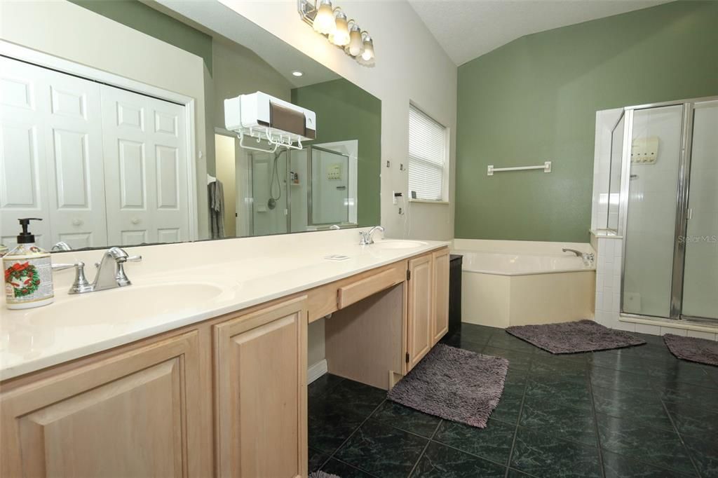For Sale: $675,000 (4 beds, 3 baths, 2582 Square Feet)