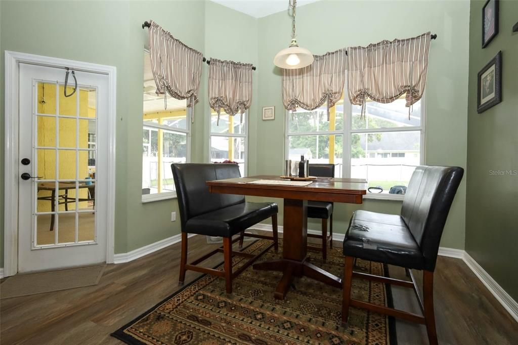 For Sale: $675,000 (4 beds, 3 baths, 2582 Square Feet)