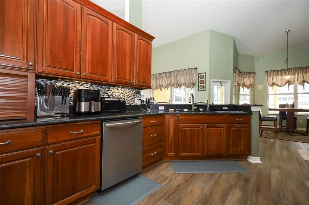 For Sale: $675,000 (4 beds, 3 baths, 2582 Square Feet)