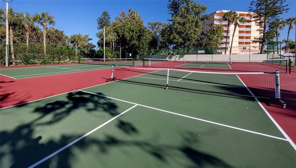 For Sale: $550,000 (2 beds, 2 baths, 1315 Square Feet)