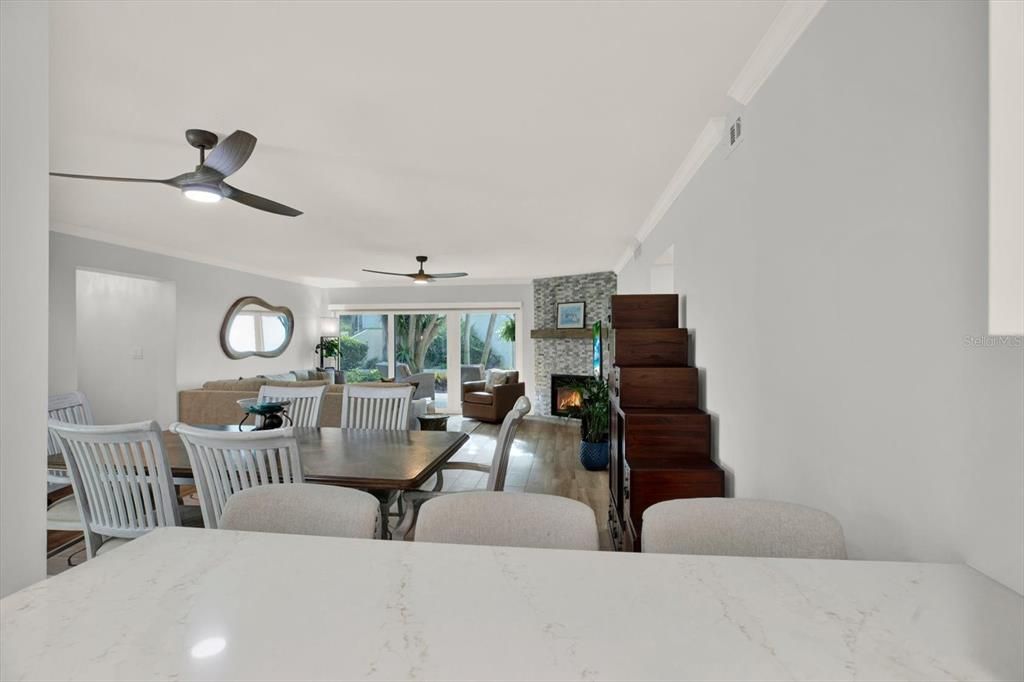 For Sale: $550,000 (2 beds, 2 baths, 1315 Square Feet)