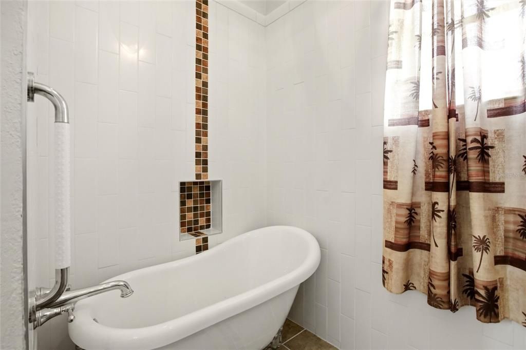 En Venta: $605,000 (3 camas, 2 baños, 2800 Pies cuadrados)