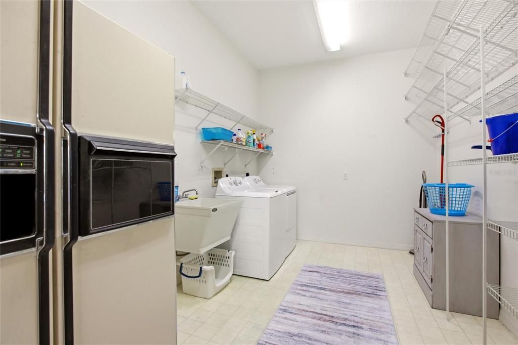 En Venta: $605,000 (3 camas, 2 baños, 2800 Pies cuadrados)
