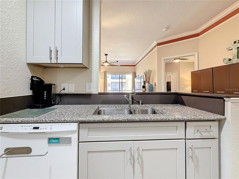 For Rent: $1,600 (1 beds, 1 baths, 656 Square Feet)