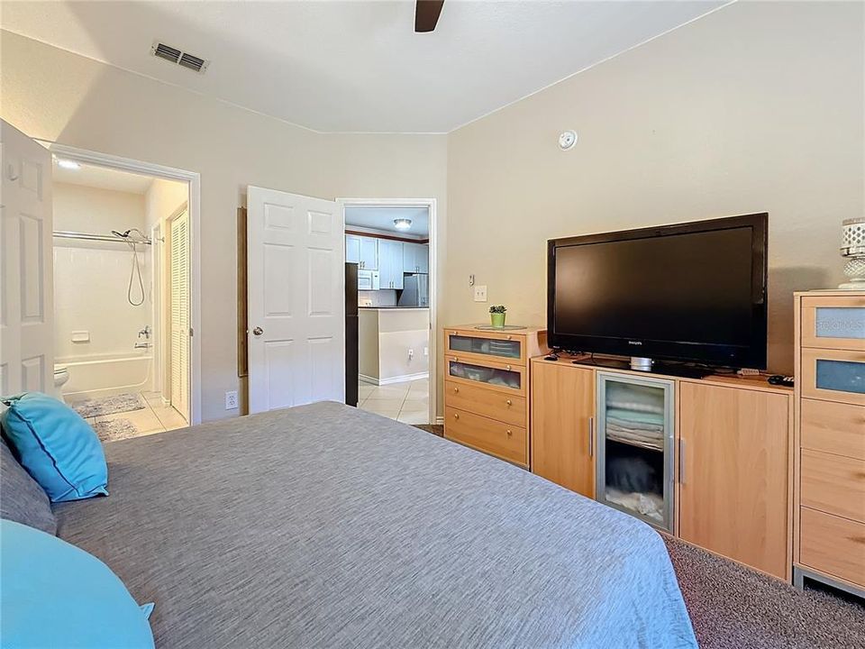 For Rent: $1,600 (1 beds, 1 baths, 656 Square Feet)
