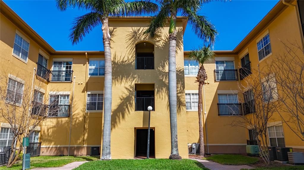 For Rent: $1,600 (1 beds, 1 baths, 656 Square Feet)