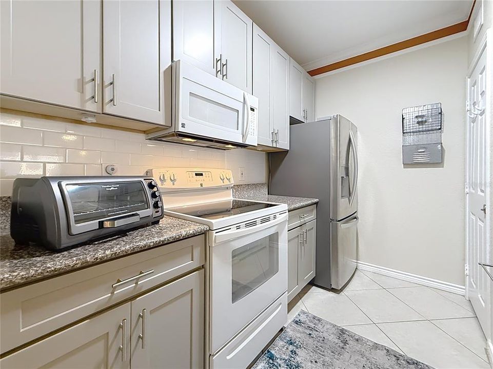 For Rent: $1,600 (1 beds, 1 baths, 656 Square Feet)