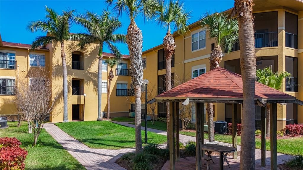 For Rent: $1,600 (1 beds, 1 baths, 656 Square Feet)