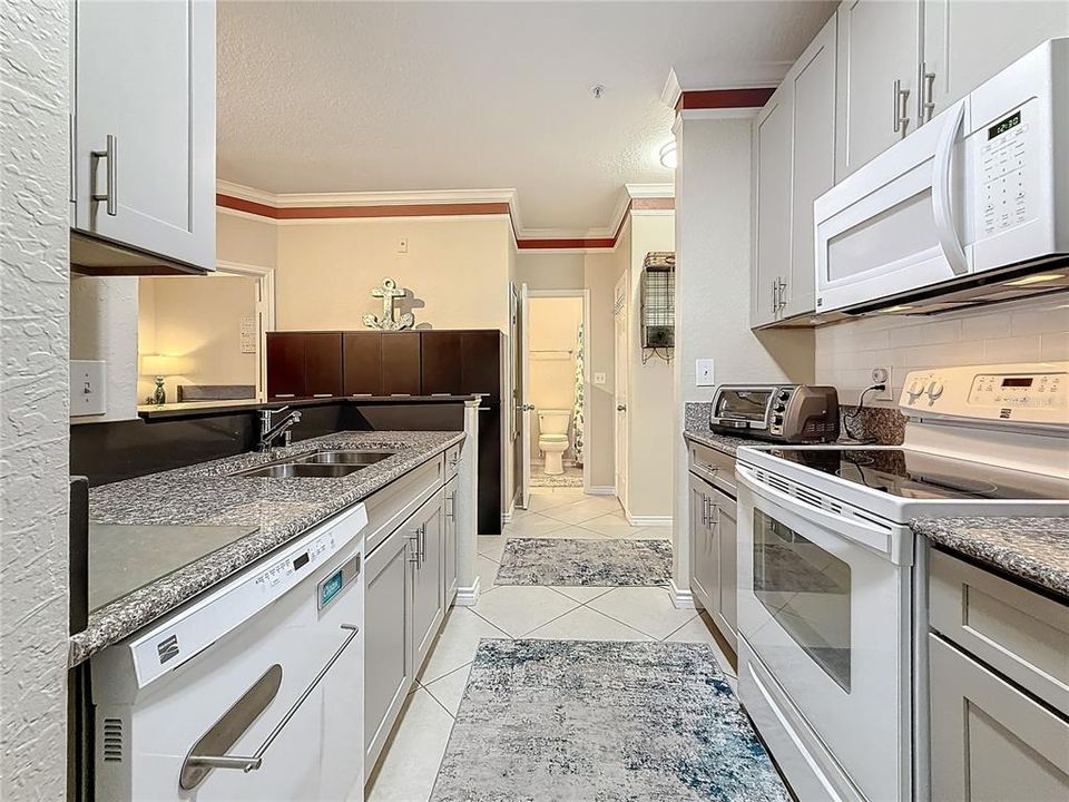For Rent: $1,600 (1 beds, 1 baths, 656 Square Feet)
