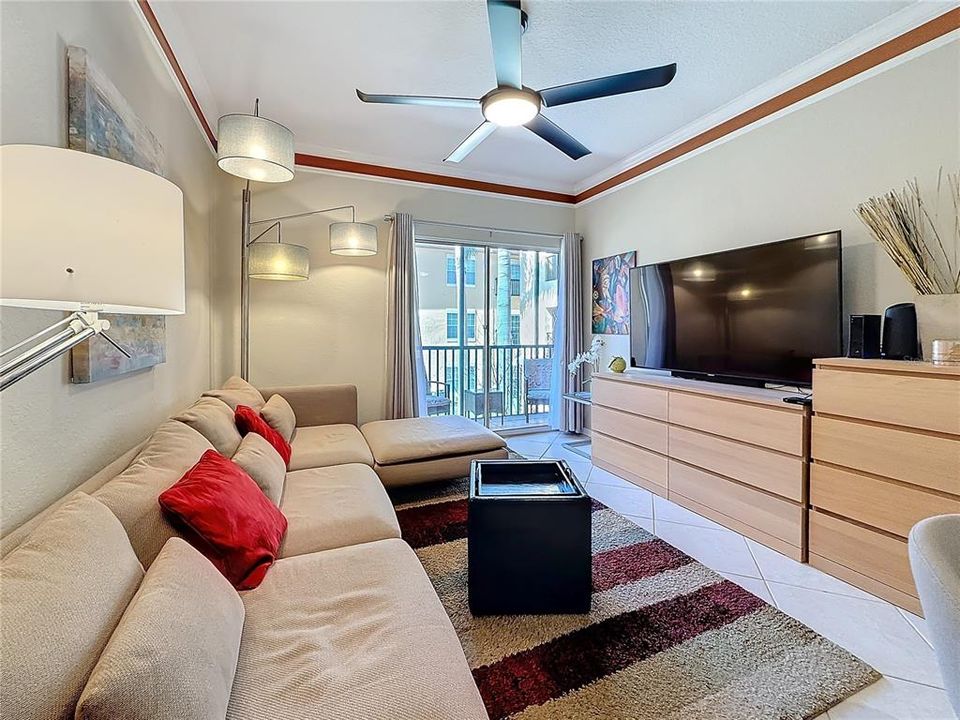 For Rent: $1,600 (1 beds, 1 baths, 656 Square Feet)
