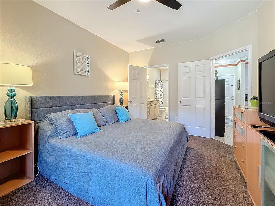 For Rent: $1,600 (1 beds, 1 baths, 656 Square Feet)