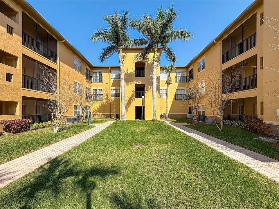For Rent: $1,600 (1 beds, 1 baths, 656 Square Feet)