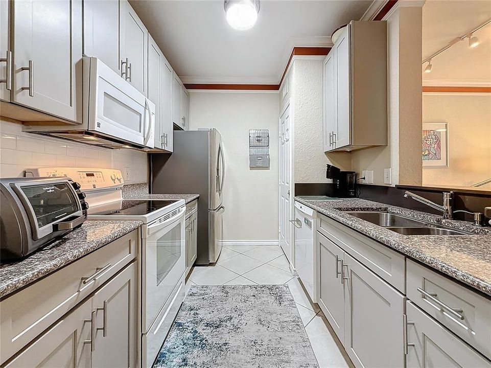 For Rent: $1,600 (1 beds, 1 baths, 656 Square Feet)