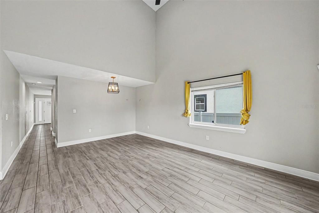 En Venta: $650,000 (4 camas, 2 baños, 2095 Pies cuadrados)