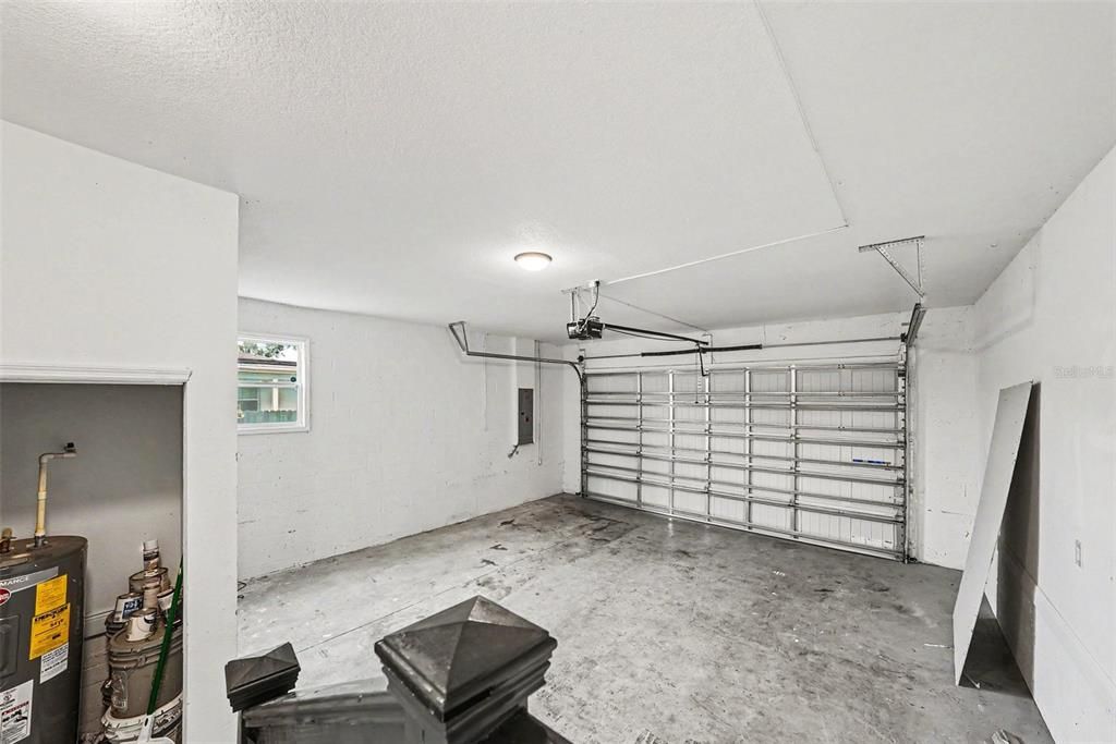 En Venta: $650,000 (4 camas, 2 baños, 2095 Pies cuadrados)