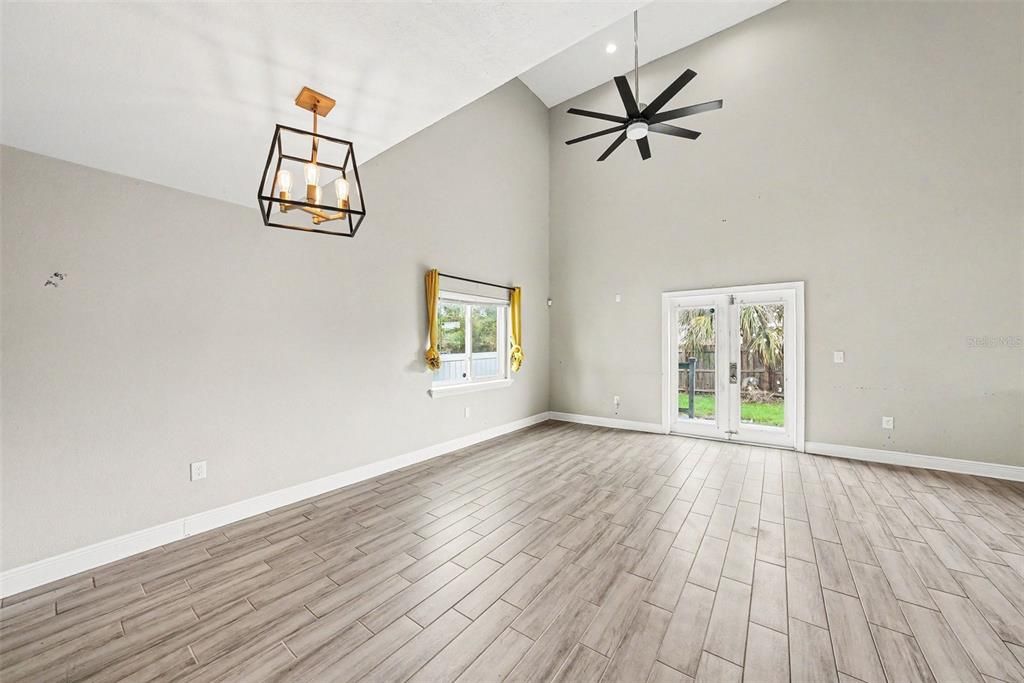 En Venta: $650,000 (4 camas, 2 baños, 2095 Pies cuadrados)