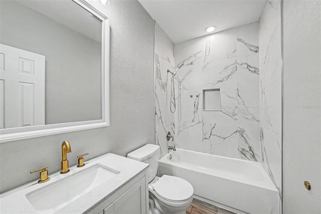 En Venta: $650,000 (4 camas, 2 baños, 2095 Pies cuadrados)