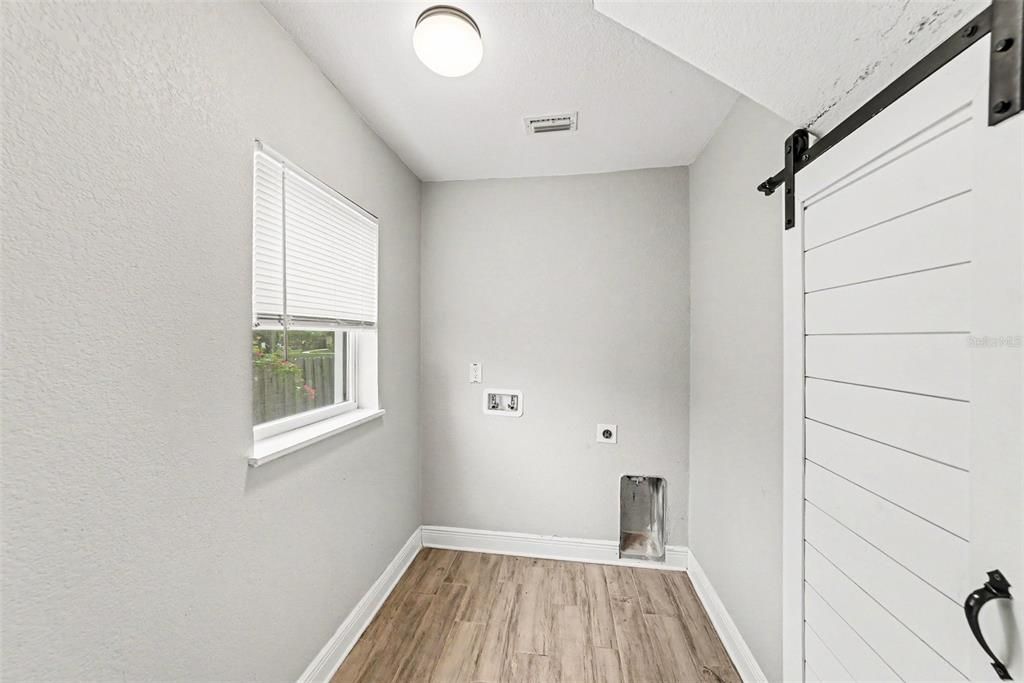 En Venta: $650,000 (4 camas, 2 baños, 2095 Pies cuadrados)