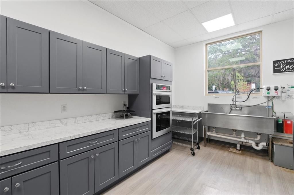 For Sale: $999,000 (0 beds, 0 baths, 4374 Square Feet)