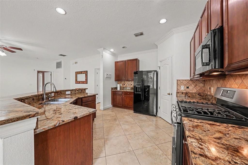 For Sale: $649,900 (5 beds, 3 baths, 3525 Square Feet)