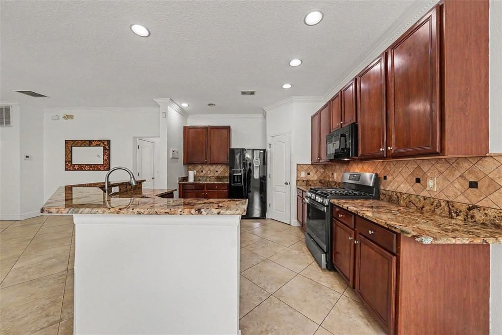 For Sale: $649,900 (5 beds, 3 baths, 3525 Square Feet)