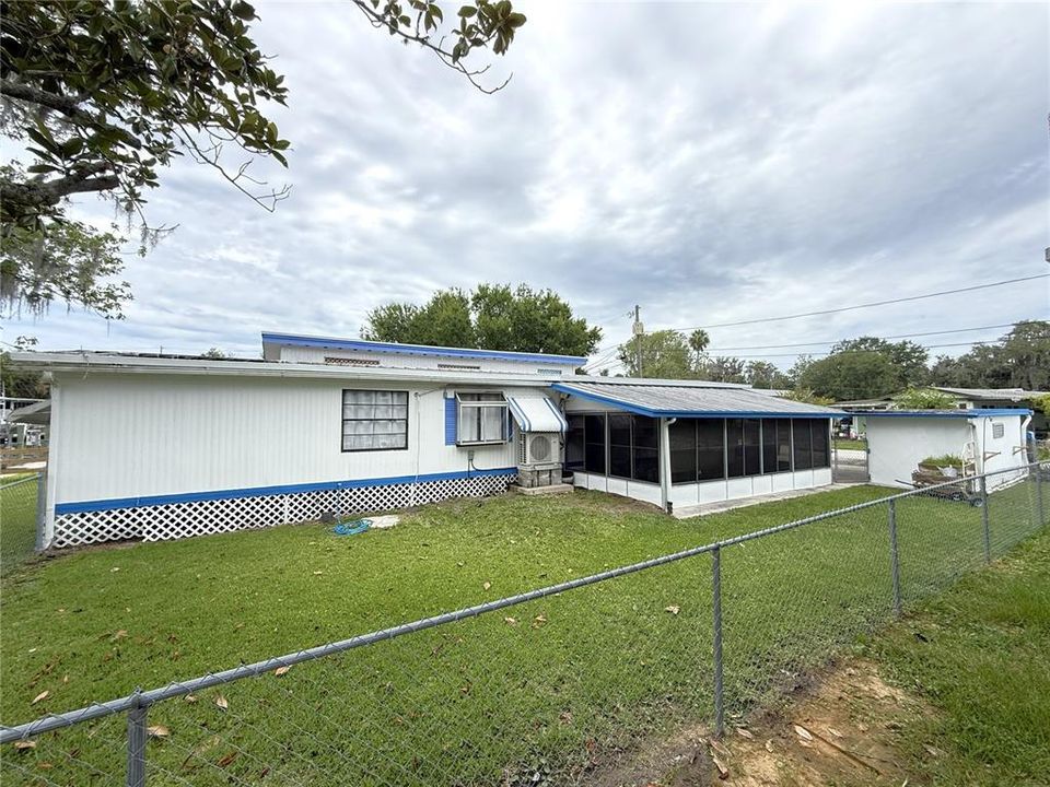 For Sale: $258,900 (2 beds, 1 baths, 1008 Square Feet)