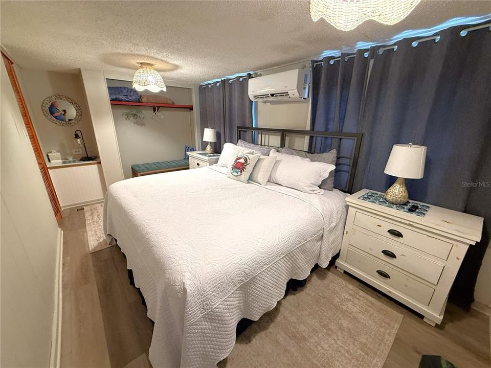 For Sale: $258,900 (2 beds, 1 baths, 1008 Square Feet)