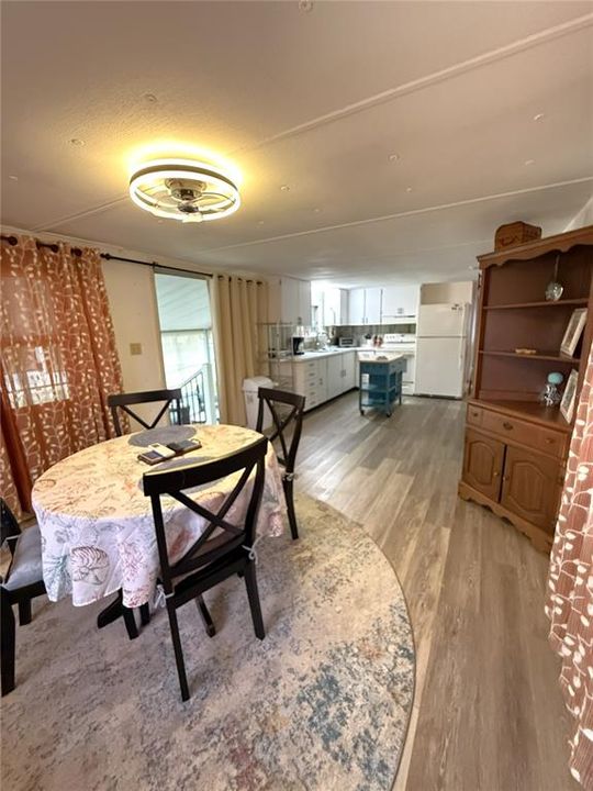 For Sale: $258,900 (2 beds, 1 baths, 1008 Square Feet)