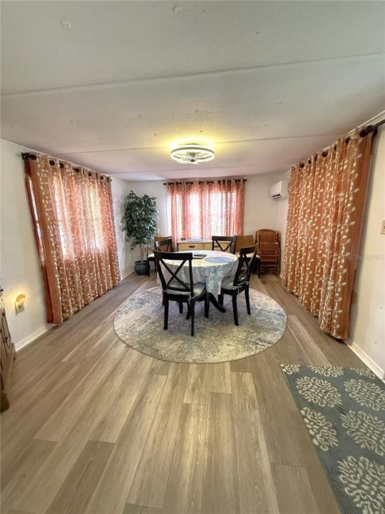 For Sale: $258,900 (2 beds, 1 baths, 1008 Square Feet)