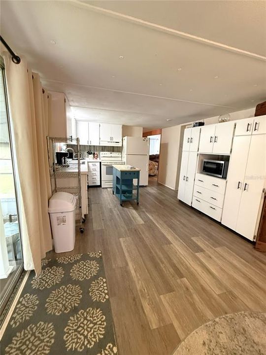For Sale: $258,900 (2 beds, 1 baths, 1008 Square Feet)
