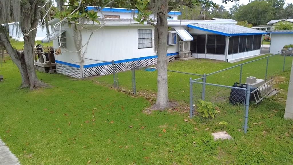 For Sale: $258,900 (2 beds, 1 baths, 1008 Square Feet)