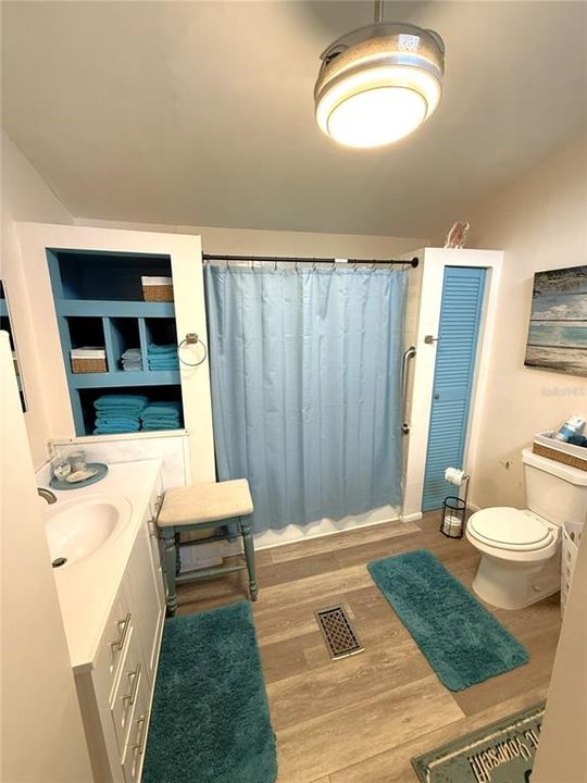 For Sale: $258,900 (2 beds, 1 baths, 1008 Square Feet)