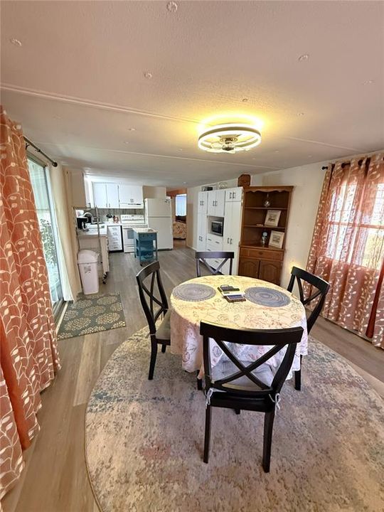 For Sale: $258,900 (2 beds, 1 baths, 1008 Square Feet)