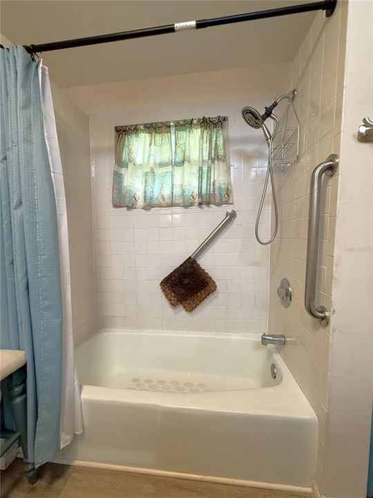 For Sale: $258,900 (2 beds, 1 baths, 1008 Square Feet)