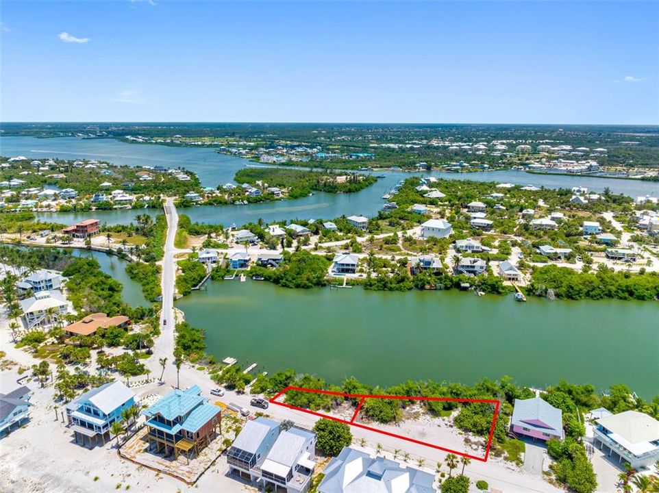 На продажу: $250,000 (0.09 acres)