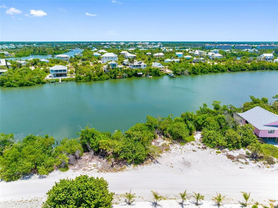 На продажу: $250,000 (0.09 acres)