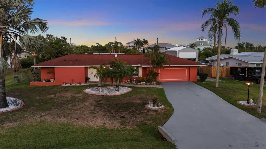 For Sale: $825,000 (4 beds, 4 baths, 1918 Square Feet)