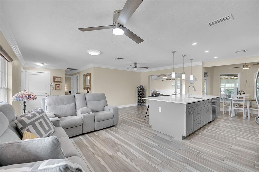 For Sale: $825,000 (4 beds, 4 baths, 1918 Square Feet)