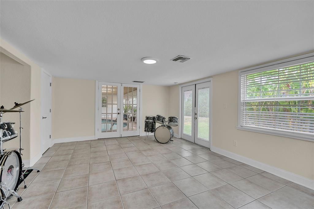 For Sale: $825,000 (4 beds, 4 baths, 1918 Square Feet)