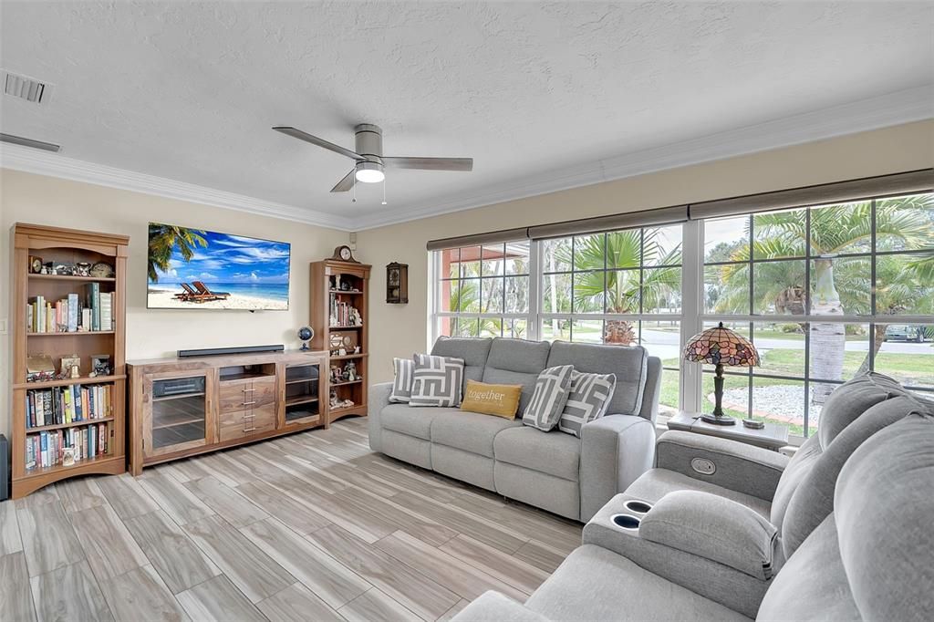 For Sale: $825,000 (4 beds, 4 baths, 1918 Square Feet)