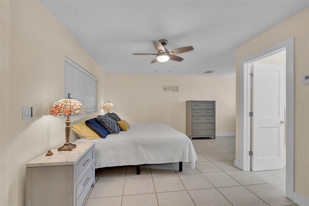 For Sale: $825,000 (4 beds, 4 baths, 1918 Square Feet)