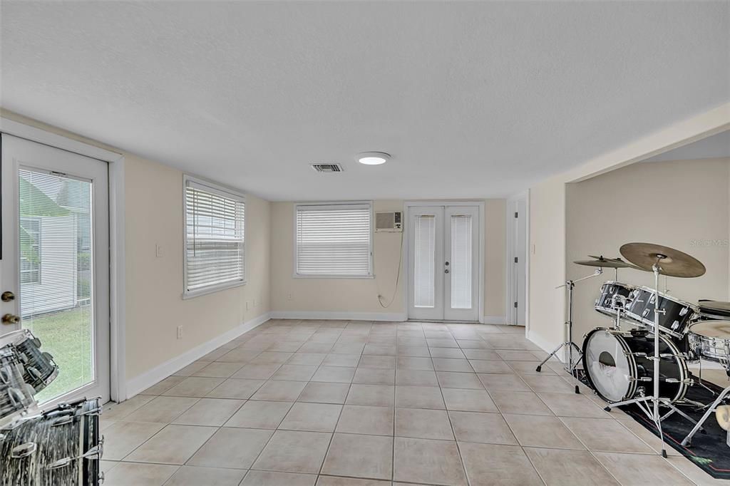 For Sale: $825,000 (4 beds, 4 baths, 1918 Square Feet)