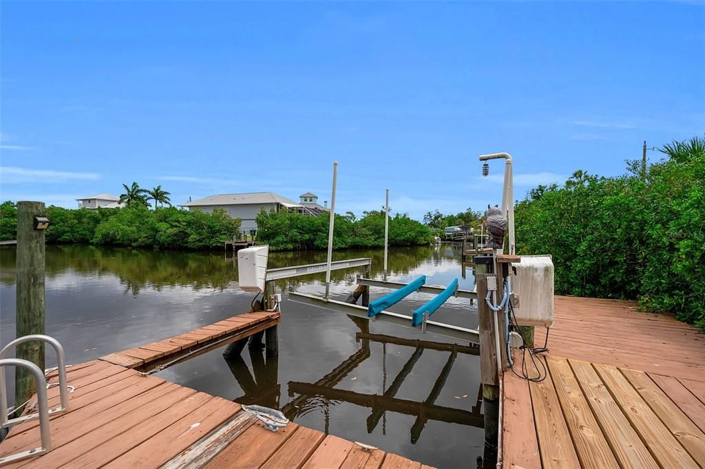 For Sale: $825,000 (4 beds, 4 baths, 1918 Square Feet)